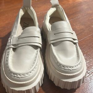 WORN A COUPLE OF TIMES KIDS ZARA PENNY LOAFERS